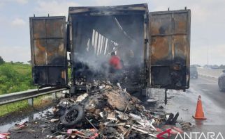 Truk Ekspedisi Beserta Muatan Terbakar di Tol Trans Sumatera, Begini Kondisinya - JPNN.com