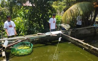 Orang Muda Ganjar Bawa Bantuan Untuk Peternak Ikan Air Tawar di Kaltim - JPNN.com
