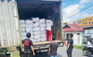 Anak Buah Irjen M Iqbal Ungkap Penyelundupan Sepatu Bekas, Banyak Banget - JPNN.com