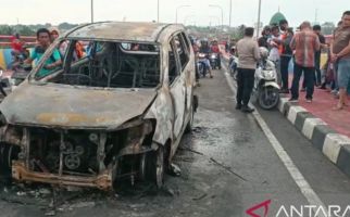 Mobil Meledak dan Terbakar di Jembatan Musi IV Palembang - JPNN.com