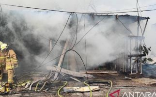 Kebakaran di Duren Sawit Jaktim, 5 Ruko Hangus - JPNN.com