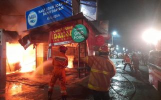 Rumah Makan, Kios Hingga Mobil Terbakar di Bekasi, Kerugian Rp 1 Miliar - JPNN.com