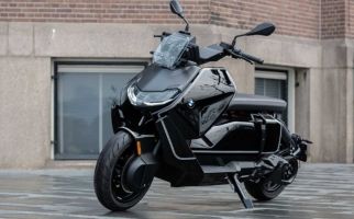 BMW CE-04 100 Years Edition Membawa Tampilan Serba Hitam - JPNN.com