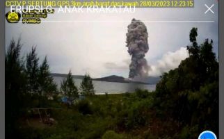 Gunung Anak Krakatau Erupsi 3 kali - JPNN.com