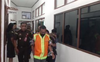Perkara Korupsi Dana Covid-19, Sekda Flores Timur Dituntut 8 Tahun 6 Bulan Penjara - JPNN.com