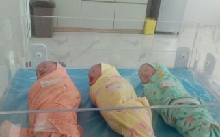 Selamat! Novitasari Melahirkan Bayi Kembar Tiga di Palembang - JPNN.com