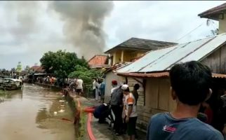 Diduga Korsleting Listrik, Enam Rumah di Seberang Ulu I Hangus Terbakar - JPNN.com