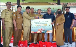 Safari Ramadan, SIG Bagikan 1.535 Paket Sembako di 6 Desa Kecamatan Gresik - JPNN.com