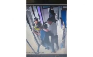 Viral, Pria di Bekasi Ditangkap Sekuriti Saat Coba Ganjal Mesin ATM - JPNN.com