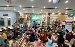 Ria Busana Mauk Menggelar Safari Ramadan, Berbagi dengan Anak Yatim Piatu - JPNN.com