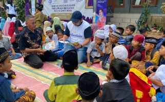 Program Berkarya Bercerita ERHA Disambut Antusias Ratusan Anak Pengepul Sampah Bantargebang  - JPNN.com