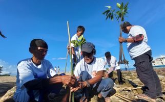 Nelayan Pesisir Dukung Ganjar Ajak Warga Pesawaran Menanam Mangrove - JPNN.com