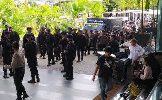 Firli Bahuri Bakal Diperiksa Dewas terkait Laporan Brigjen Endar, Personel Brimob Bersiaga, Lihat - JPNN.com