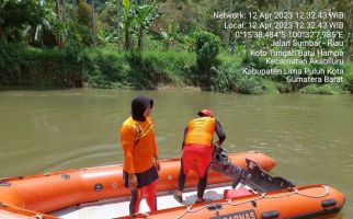 Pemuda yang Menceburkan Diri di Sungai Batang Agam Belum Ditemukan - JPNN.com