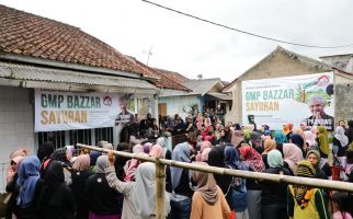 Ganjar Muda Padjajaran Borong Sayur Hasil Petani di Lembang - JPNN.com
