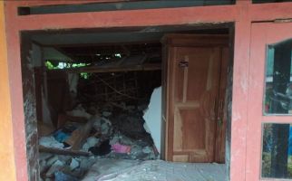 1 Warga Blitar Meninggal Dunia Tertimpa Rumah yang Roboh Akibat Longsor - JPNN.com