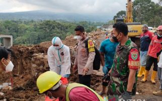 Petugas Kembali Temukan Jasad Korban Gempa Cianjur di Sate Sinta-Cijedil - JPNN.com