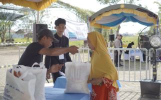 Safari Ramadan BUMN 2023: Pupuk Indonesia Salurkan Seribu Paket Sembako & Buka Bazar UMKM di Kalsel - JPNN.com