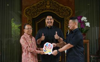 Wayan Koster Melunak Soal AWBG 2023, Raja Sapta Oktohari Beri Plakat Kepala Barong - JPNN.com