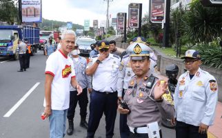 Arus Mudik Lebaran, Ganjar Cek Kesiapan Layanan di Terminal Hingga Posko Lebaran - JPNN.com