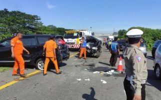 Kronologi 4 Kendaraan Kecelakaan di Tol Palikanci, Ada yang Meninggal - JPNN.com