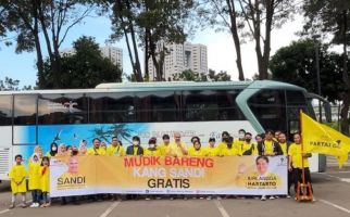 Sandi Rahmat Mandela Melepas Ratusan Pemudik Gratis Tujuan Jawa Barat - JPNN.com
