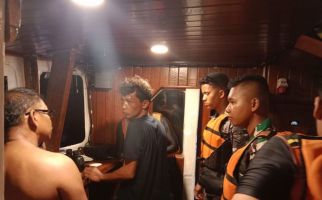 Kapal Mati Mesin di Perairan Mentawai, 4 WNA dan 2 WNI Dievakuasi - JPNN.com