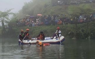 Seorang Wisatawan Tenggelam di Danau Situ Datar Pangalengan, Tim SAR Bergerak - JPNN.com