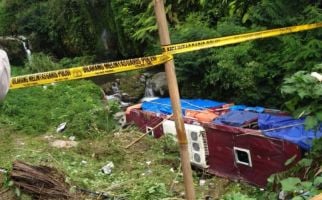 Belum Ada Tersangka Insiden Bus Masuk Sungai di Guci Tegal - JPNN.com