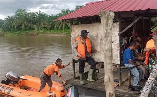 Cekcok dengan Suami, Riati Melompat ke Sungai Batang Lubuh Rohul, Ya Tuhan - JPNN.com