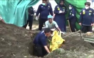 Kematian Pensiunan Polisi di Rumah Sakit Jiwa Dinilai Janggal, Makam Dibongkar - JPNN.com