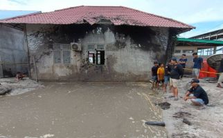 Dari Tanah Pondok Pesantren Jungkat Kalbar Keluar Semburan Lumpur Panas - JPNN.com