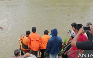 Dua Bocah yang Terseret Arus di Sungai Ogan Belum Ditemukan - JPNN.com