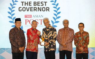 Ganjar Pranowo Terima Penghargaan The Best Governor 2023 - JPNN.com