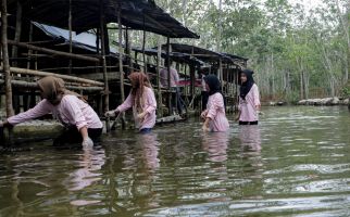 Srikandi Ganjar Gelar Gotong Royong di Kawasan Wisata Bareng Komunitas Pemuda - JPNN.com