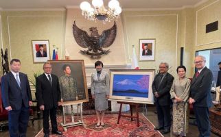 Istri Mendiang Shinzo Abe Terharu Menerima Hadiah Lukisan SBY - JPNN.com