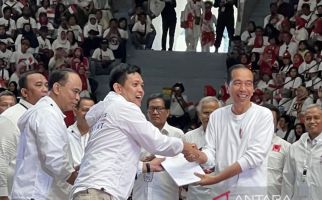 Jokowi Terima Daftar Capres Hasil Musra Sukarelawannya, Ini Namanya - JPNN.com