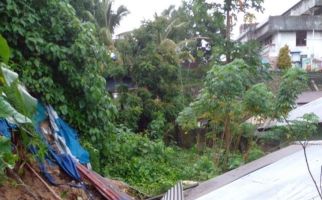 BPBD Ambon: 11 Rumah Warga Rusak Akibat Tanah Longsor - JPNN.com