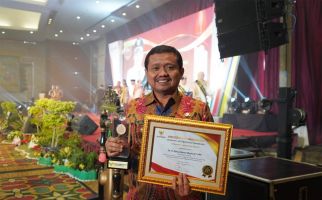 Bupati Sumedang Dony Ahmad Munir Juara Keterbukaan Informasi Publik 2023 - JPNN.com