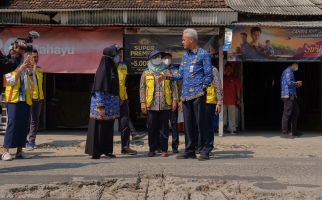 Ganjar Minta Perbaikan Jalur Alternatif Demak-Semarang Dilakukan dengan Cepat - JPNN.com