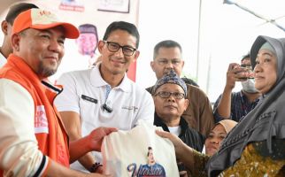 Sandiaga Uno dan Kamil Syaikhu Adakan Bazar Sembako Murah di Kota Bekasi - JPNN.com