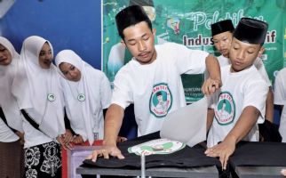 Sukarelawan Ganjar Tingkatkan Kualitas Santri Untuk jadi Pelaku Industri Kreatif - JPNN.com