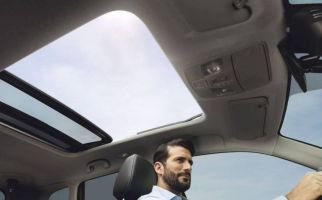 5 Tips Merawat Panoramic Sunroof Mobil - JPNN.com