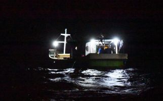 Bakamla RI Evakuasi Korban Kapal Mati Mesin di Perairan Pulau Rote, 7 ABK Selamat - JPNN.com