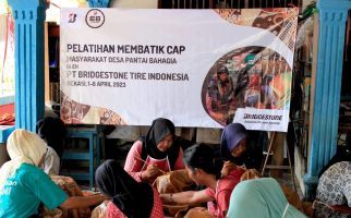 Bridgestone & Yapersi Beri Pelatihan Membatik Kepada Pemuda di Muara Gembong - JPNN.com