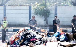 Bea Cukai Bersama Aparat Penegak Hukum Musnahkan Barang Ilegal - JPNN.com