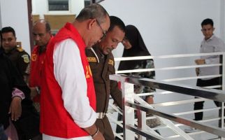 Eks Kepala BKKP3A Aceh Selatan jadi Tersangka Korupsi, Langsung Ditahan Kejari - JPNN.com