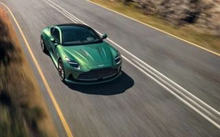 Aston Martin DB12 Dipasangi Mesin V8 Besutan AMG, Diklaim Makin Bertenaga - JPNN.com