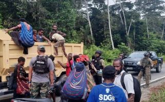 TNI-Polri Kontak Tembak dengan KKB Yotam Bugiangge, Ratusan Warga Nogoloit Mengungsi - JPNN.com