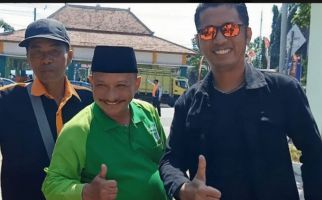 Tersangka Penghina Bupati Situbondo Ditangkap Polisi Seusai Foto Bareng - JPNN.com